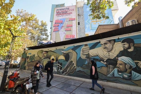 Greta Thunberg arrestata a Londra: la polizia applica una legge antiterrorismo